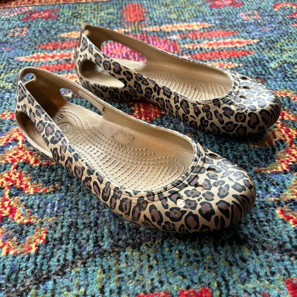 CROCS Kadee Leopard Cheetah Print Women's 8 Ballet Flats Comfortable